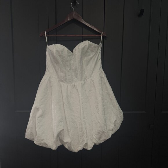 Lulus NWT Bubble Hem Mini Dress (White, Floral) (XL) - Picture 1 of 3